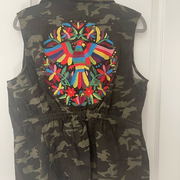 Hip length camo vest, Phoenix embroidery, patch pockets at hip size 2XL - Picture 6 of 14